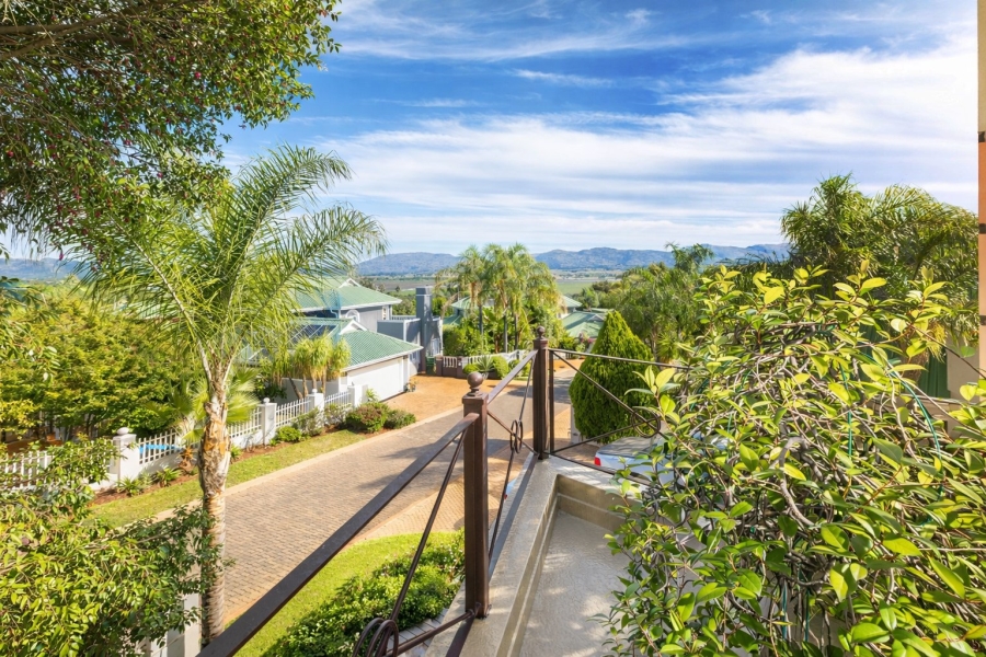 5 Bedroom Property for Sale in Caribbean Beach Club North West